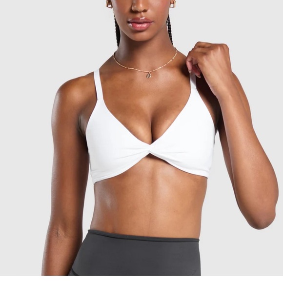 Ruched sports bra and Twist front bralette - Picture 10 of 12